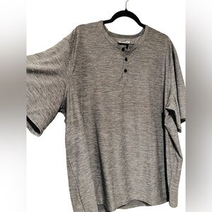 5/$20 Duluth Trading Co Gray Short Sleeve Henley
